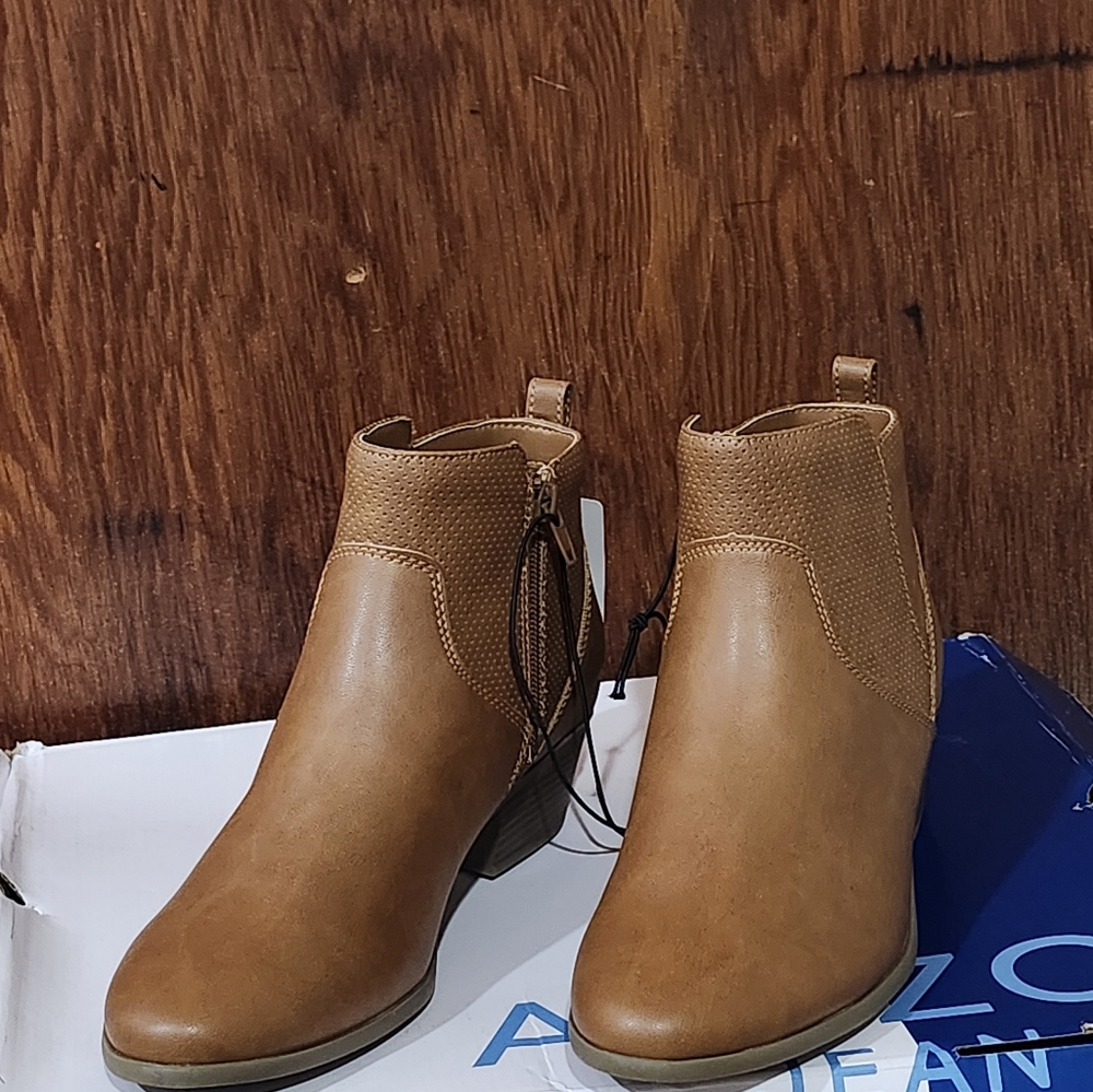 Arizona Women’s Lambay Cognac Stacked Heel Booties NWT
